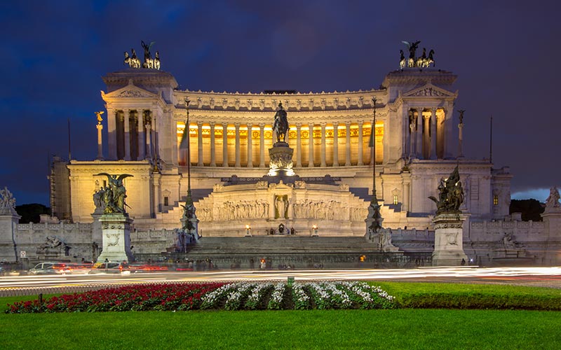 Scooter Tour of Rome By Night: The Wedding Cake