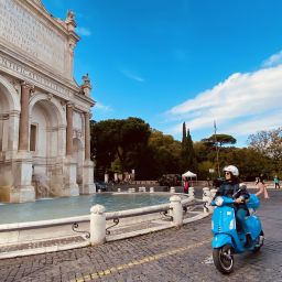 vespa fontana dell acqua paola