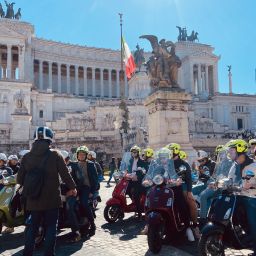 vespa tour al vittoriano